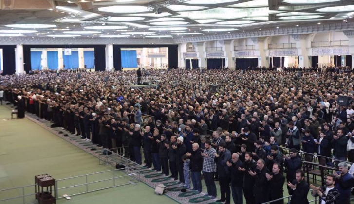 Rakyat Iran Salat IdulFitri di Lapangan Terbuka Saat Perang dengan AS-Israel